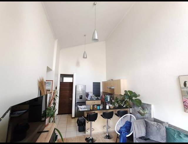 2 BEDROOM APARTMENT FOR SALE IN RANDBURG CENTRAL